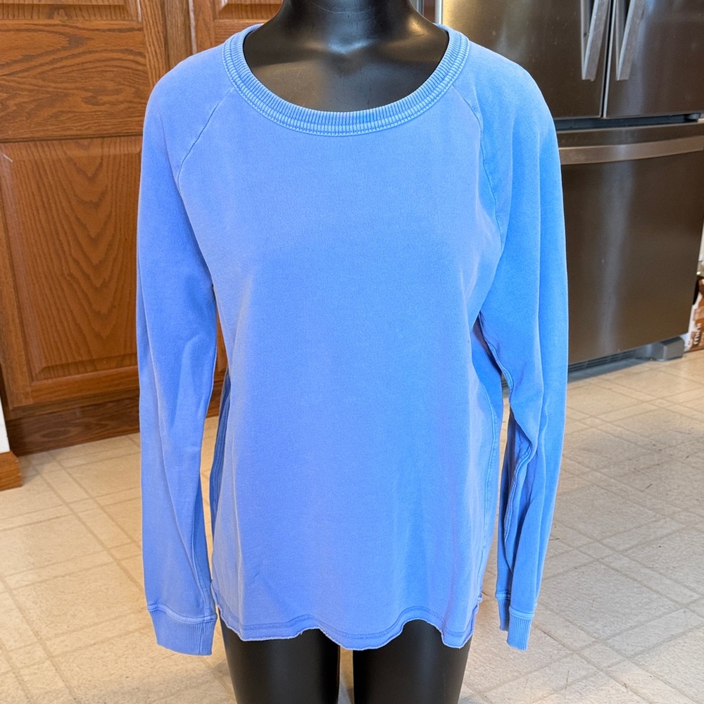 GAP women’s crewneck sweatshirt. Size Large. New with tag.